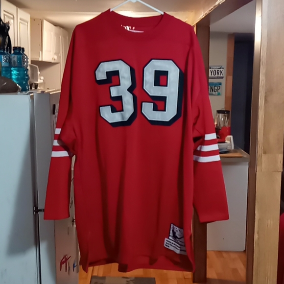 Jeans and shirts - Picture 4 of 9